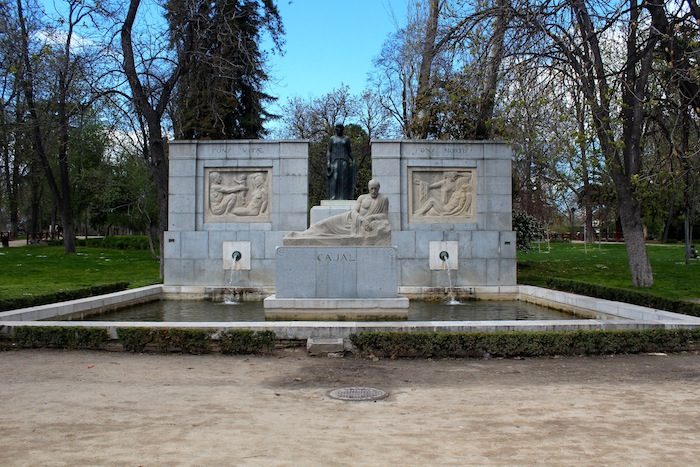 Statua Ramon y Cajal (1).jpg